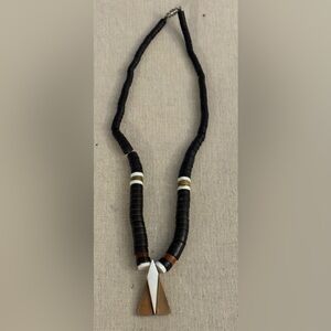 Unisex Vintage Hawaiian Tribal Puka Shell Style Pendant Necklace